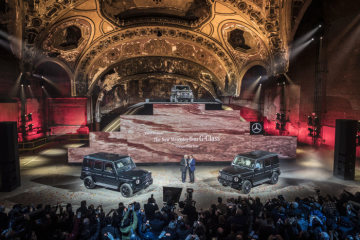 Mercedes-Benz New Year's Reception on the eve of the 2018 North American International Auto Show (NAIAS) and World Premiere of the new Mercedes-Benz G-Class.
Dr. Dieter Zetsche, Chairman of the Board of Management of Daimler AG and Head of Mercedes-Benz Cars, and Arnold Schwarzenegger, Hollywood Actor and former Governor of California, presenting the Mercedes-Benz G-Class.