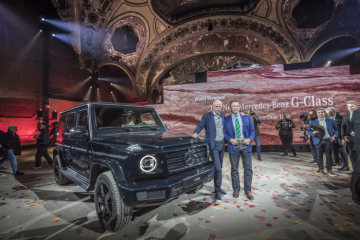Mercedes-Benz New Year's Reception on the eve of the 2018 North American International Auto Show (NAIAS) and World Premiere of the new Mercedes-Benz G-Class.
Dr. Dieter Zetsche, Chairman of the Board of Management of Daimler AG and Head of Mercedes-Benz Cars, and Arnold Schwarzenegger, Hollywood Actor and former Governor of California, presenting the Mercedes-Benz G-Class.