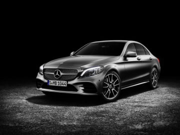 Mercedes-Benz C-Klasse Limousine AMG-Line, Exterieur: designo selenitgrau magno, Interieur: Leder platinweiß pearl/schwarz // Mercedes-Benz C-Class Sedan AMG line, exterior: designo selenite grey magno, interior: platinium white pearl/black