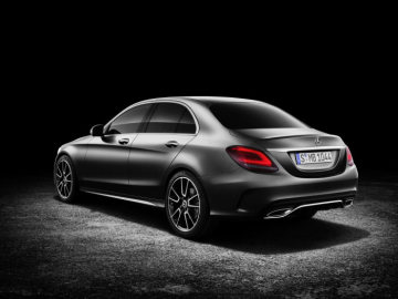 Mercedes-Benz C-Klasse Limousine AMG-Line, Exterieur: designo selenitgrau magno, Interieur: Leder platinweiß pearl/schwarz // Mercedes-Benz C-Class Sedan AMG line, exterior: designo selenite grey magno, interior: platinium white pearl/black