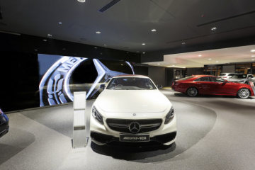 Within the context of the "Best Customer Experience" marketing and sales strategy, the premium brand is modernising its appearance in the exterior and interior area of its retail operations.