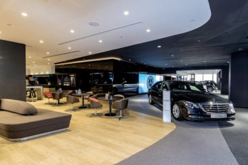 The concept is modular in design and is oriented to the needs of customers and interested parties. Thanks to their flexibility and variability, the brand presence's individual elements allow a high degree of spatial applications.