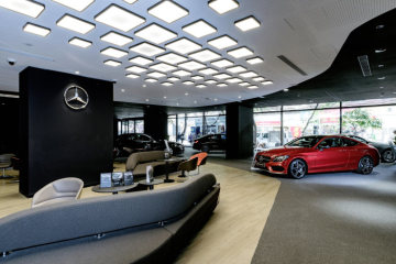 In the specially designed lounge areas, advice, sales and service conversations can thus take place in a relaxed atmosphere.