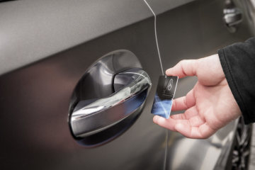Digital Vehicle Key: The car can also be contactlessly opened, closed and started by means of Near Field Communication (NFC). This technology is used by the Digital Vehicle Key. The new A‑Class is now also available in Germany with a Digital Vehicle Key Sticker with a built-in NFC controller.