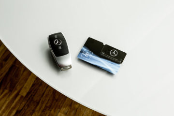 Digital Vehicle Key: The car can also be contactlessly opened, closed and started by means of Near Field Communication (NFC). This technology is used by the Digital Vehicle Key. The new A‑Class is now also available in Germany with a Digital Vehicle Key Sticker with a built-in NFC controller.
