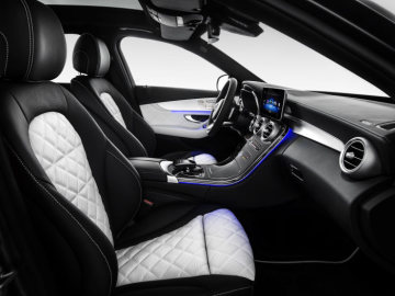Mercedes-Benz C-Class Sedan AMG line, exterior: designo selenite grey magno, interior: platinium white pearl/black
