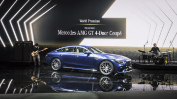 World premiere of the Mercedes-AMG GT 4-Door Coupé: performance meets design; More space, more power, more goose pimples – the new Mercedes-AMG GT 4-Door model delivers driving experiences in new dimensions and extends the AMG model family. The new coupé is the first four-door sports car from Affalterbach and draws directly on the legendary SLS and AMG GT models of success. As another vehicle developed autonomously by Mercedes-AMG it combines unique design, high comfort and outstanding sports car engineering with an athletic, four-door fastback layout. It thus offers more space and more potential uses. Systematic expansion of the AMG GT family with the 4-door Coupé opens up the sports car segment to those looking for a vehicle for day-to-day use, but unwilling to go without the unparalleled performance of Mercedes-AMG. Fuel consumption combined 11,2 – 9,1 l/100 km; CO2 emissions combined 256 – 209 g/km**
** The stated figures (provisional data) were determined in accordance with the prescribed measuring method. These are the NEDC CO2 figures according to Art. 2 No. 1 Implementing Regulation (EU) 2017/1153. The fuel consumption figures were calculated based on these figures.
