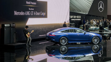 World premiere of the Mercedes-AMG GT 4-Door Coupé: performance meets design; More space, more power, more goose pimples – the new Mercedes-AMG GT 4-Door model delivers driving experiences in new dimensions and extends the AMG model family. The new coupé is the first four-door sports car from Affalterbach and draws directly on the legendary SLS and AMG GT models of success. As another vehicle developed autonomously by Mercedes-AMG it combines unique design, high comfort and outstanding sports car engineering with an athletic, four-door fastback layout. It thus offers more space and more potential uses. Systematic expansion of the AMG GT family with the 4-door Coupé opens up the sports car segment to those looking for a vehicle for day-to-day use, but unwilling to go without the unparalleled performance of Mercedes-AMG. Fuel consumption combined 11,2 – 9,1 l/100 km; CO2 emissions combined 256 – 209 g/km**
** The stated figures (provisional data) were determined in accordance with the prescribed measuring method. These are the NEDC CO2 figures according to Art. 2 No. 1 Implementing Regulation (EU) 2017/1153. The fuel consumption figures were calculated based on these figures.