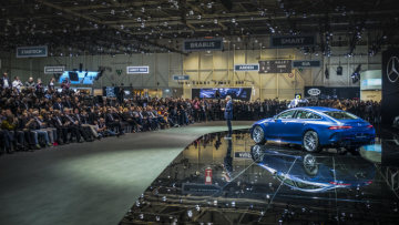 World premiere of the Mercedes-AMG GT 4-Door Coupé presented by Dr. Dieter Zetsche, Chairman of the Board of Management of Daimler AG and Head of Mercedes-Benz Cars: More space, more power, more goose pimples – the new Mercedes-AMG GT 4-Door model delivers driving experiences in new dimensions and extends the AMG model family. The new coupé is the first four-door sports car from Affalterbach and draws directly on the legendary SLS and AMG GT models of success. As another vehicle developed autonomously by Mercedes-AMG it combines unique design, high comfort and outstanding sports car engineering with an athletic, four-door fastback layout. It thus offers more space and more potential uses. Systematic expansion of the AMG GT family with the 4-door Coupé opens up the sports car segment to those looking for a vehicle for day-to-day use, but unwilling to go without the unparalleled performance of Mercedes-AMG.
Fuel consumption combined 11,2 – 9,1 l/100 km; CO2 emissions combined 256 – 209 g/km**
** The stated figures (provisional data) were determined in accordance with the prescribed measuring method. These are the NEDC CO2 figures according to Art. 2 No. 1 Implementing Regulation (EU) 2017/1153. The fuel consumption figures were calculated based on these figures.

