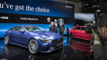 World premiere of the Mercedes-AMG GT 4-Door Coupé presented by Dr. Dieter Zetsche, Ola Källenius and Britta Seeger. More space, more power, more goose pimples – the new Mercedes-AMG GT 4-Door model delivers driving experiences in new dimensions and extends the AMG model family. The new coupé is the first four-door sports car from Affalterbach and draws directly on the legendary SLS and AMG GT models of success. As another vehicle developed autonomously by Mercedes-AMG it combines unique design, high comfort and outstanding sports car engineering with an athletic, four-door fastback layout. It thus offers more space and more potential uses. Systematic expansion of the AMG GT family with the 4-door Coupé opens up the sports car segment to those looking for a vehicle for day-to-day use, but unwilling to go without the unparalleled performance of Mercedes-AMG. Fuel consumption combined 11,2 – 9,1 l/100 km; CO2 emissions combined 256 – 209 g/km**
** The stated figures (provisional data) were determined in accordance with the prescribed measuring method. These are the NEDC CO2 figures according to Art. 2 No. 1 Implementing Regulation (EU) 2017/1153. The fuel consumption figures were calculated based on these figures.
