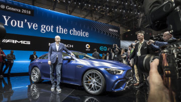World premiere of the Mercedes-AMG GT 4-Door Coupé presented by Dr. Dieter Zetsche, Chairman of the Board of Management of Daimler AG and Head of Mercedes-Benz Cars: More space, more power, more goose pimples – the new Mercedes-AMG GT 4-Door model delivers driving experiences in new dimensions and extends the AMG model family. The new coupé is the first four-door sports car from Affalterbach and draws directly on the legendary SLS and AMG GT models of success. As another vehicle developed autonomously by Mercedes-AMG it combines unique design, high comfort and outstanding sports car engineering with an athletic, four-door fastback layout. It thus offers more space and more potential uses. Systematic expansion of the AMG GT family with the 4-door Coupé opens up the sports car segment to those looking for a vehicle for day-to-day use, but unwilling to go without the unparalleled performance of Mercedes-AMG.
Fuel consumption combined 11,2 – 9,1 l/100 km; CO2 emissions combined 256 – 209 g/km**
** The stated figures (provisional data) were determined in accordance with the prescribed measuring method. These are the NEDC CO2 figures according to Art. 2 No. 1 Implementing Regulation (EU) 2017/1153. The fuel consumption figures were calculated based on these figures.

