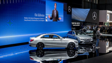 Ola Källenius, Member of the Board of Management responsibility for Group Research & Mercedes-Benz Cars Development is presenting the extensively redesigned C-Class.The bestseller with the three-pointed star appears with new, even more efficient engines. Also on show for the first time is a pre-production version of the first plug-in diesel hybrid, which is set to feature in both the C-Class and the E-Class. The new Mercedes-AMG C 43 (fuel consumption combined: 9.4-9.1 l/100 km; CO2 emissions combined: 214-209 g/km*1) guarantees compelling performance.
