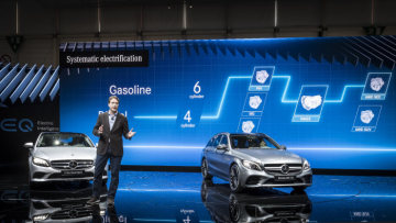 Ola Källenius, Member of the Board of Management responsibility for Group Research & Mercedes-Benz Cars Development is presenting the extensively redesigned C-Class.The bestseller with the three-pointed star appears with new, even more efficient engines. Also on show for the first time is a pre-production version of the first plug-in diesel hybrid, which is set to feature in both the C-Class and the E-Class. The new Mercedes-AMG C 43 (fuel consumption combined: 9.4-9.1 l/100 km; CO2 emissions combined: 214-209 g/km* 1) guarantees compelling performance.