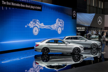 Ola Källenius, Member of the Board of Management responsibility for Group Research & Mercedes-Benz Cars Development is presenting the extensively redesigned C-Class.The bestseller with the three-pointed star appears with new, even more efficient engines. Also on show for the first time is a pre-production version of the first plug-in diesel hybrid, which is set to feature in both the C-Class and the E-Class. The new Mercedes-AMG C 43 (fuel consumption combined: 9.4-9.1 l/100 km; CO2 emissions combined: 214-209 g/km* 1) guarantees compelling performance.
