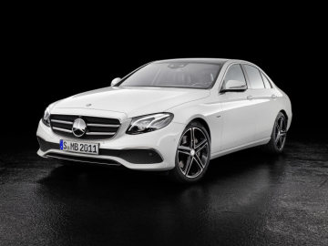 Mercedes Benz E-Class Avantgarde with SportStyle package and Aero Wheels, exterior: polar white, interior: nut brown/black