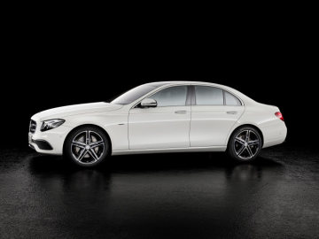 Mercedes Benz E-Class Avantgarde with SportStyle package and Aero Wheels, exterior: polar white, interior: nut brown/black