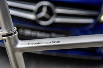 Mercedes-Benz Style Endurance Bike from Argon 18 for Mercedes-Benz; silver. Mercedes-Benz Style logo on the Frame.