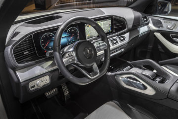GLE Celebrates World Premiere at “Meet Mercedes” in Paris: Paris. On the eve of the 2018 Mondial de l’Auto Paris, Mercedes-Benz showcased the latest member of its premium SUV family, the new GLE. More than 400 invited guests witnessed the world premiere of the SUV trendsetter at the brand’s “Meet Mercedes” event. As in previous years, the Hotel Molitor, with its Art Deco design and street-art elements, provided the perfect setting for the popular event format. Besides a best-in-class cd figure of 0.29, the GLE also offers a compelling new operating concept, innovative driver assistance systems, a new engine line-up and considerably more space.