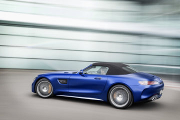 Mercedes-AMG GT C Roadster (2018), brilliant blue