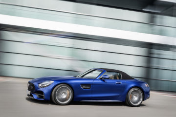 Mercedes-AMG GT C Roadster (2018), brilliant blue