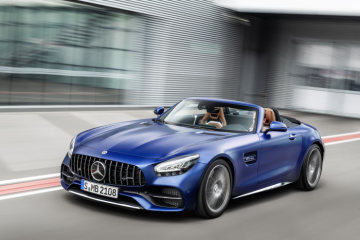 Mercedes-AMG GT C Roadster (2018), brilliant blue