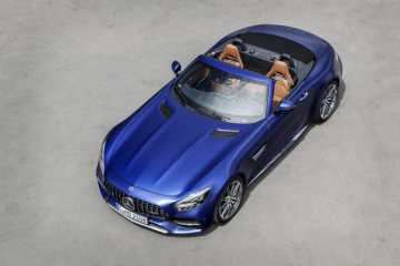 Mercedes-AMG GT C Roadster (2018), brilliant blue