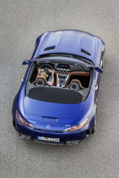 Mercedes-AMG GT C Roadster (2018), brilliant blue