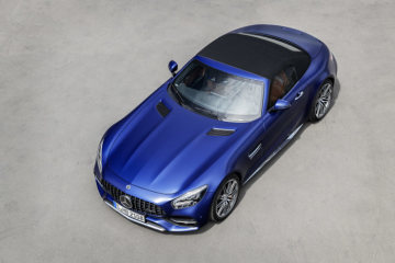 Mercedes-AMG GT C Roadster (2018), brilliant blue