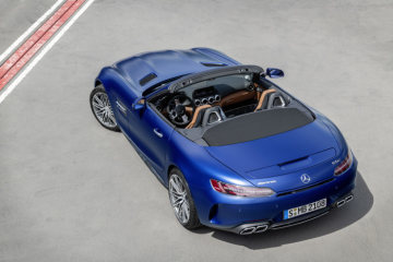 Mercedes-AMG GT C Roadster (2018), brilliant blue