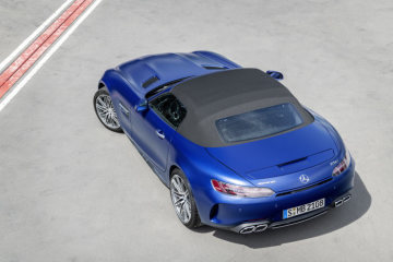 Mercedes-AMG GT C Roadster (2018), brilliant blue