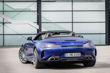 Mercedes-AMG GT C Roadster (2018), brilliant blue