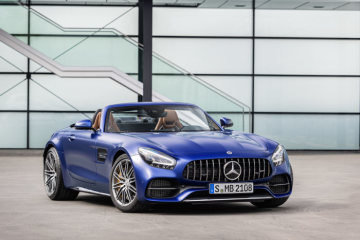 Mercedes-AMG GT C Roadster (2018), brilliant blue