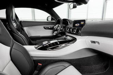 Mercedes-AMG GT (2018), designo diamond white bright, AMG night package exterior