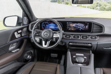 Mercedes-Benz GLE, exterior: mojave silver, interior: rough leather espresso brown/magma grey, brown open-pore walnut wood trim