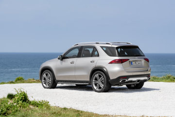 Mercedes-Benz GLE, exterior: mojave silver, interior: rough leather espresso brown/magma grey, brown open-pore walnut wood trim