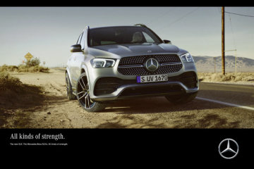 The award-winning photographer has been working for Mercedes-Benz for years and has also accompanied among others national and international productions like Stern, Rolling Stone, Vogue and Elle magazine.