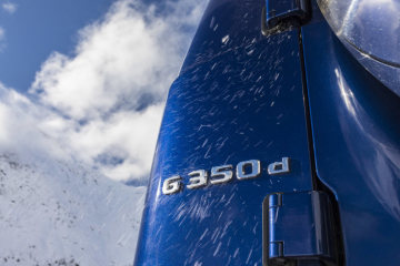 G 350 d; brilliant blue metallic, designo nappa leather espresso brown/black