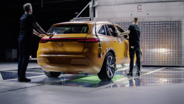 Mercedes-Benz EQC: Crash-testing at the Mercedes-Benz Technology Centre for Vehicle Safety (TFS) in Sindelfingen.
