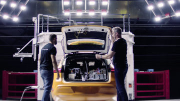 Mercedes-Benz EQC: Crash-testing at the Mercedes-Benz Technology Centre for Vehicle Safety (TFS) in Sindelfingen.