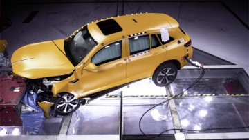 Mercedes-Benz EQC: Crash-testing at the Mercedes-Benz Technology Centre for Vehicle Safety (TFS) in Sindelfingen.