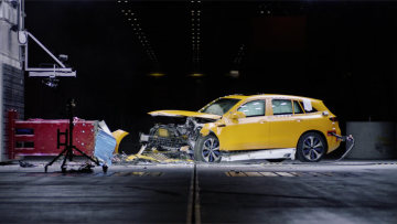 Mercedes-Benz EQC: Crash-testing at the Mercedes-Benz Technology Centre for  Vehicle Safety (TFS) in Sindelfingen.