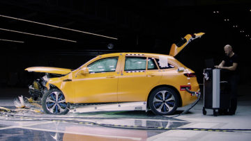  Mercedes-Benz EQC: Crash-testing at the Mercedes-Benz Technology Centre for Vehicle Safety (TFS) in Sindelfingen.