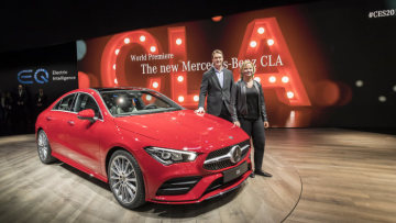 Mercedes-Benz is celebrating the world premiere of the new CLA, the US premiere of the EQC and the US premiere of the Vision URBANETIC: Britta Seeger and Ola Källenius at the new CLA.