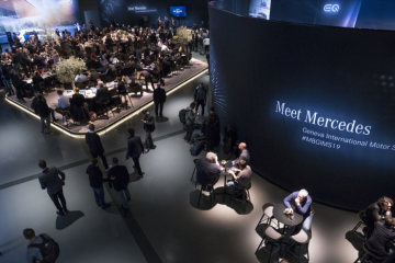 An exclusive look at the world premieres, a relaxed atmosphere and plenty of room to chat: Ahead of the press days at the Geneva International Motor Show, Mercedes-Benz tells an invited audience of media representatives about the world premieres scheduled for one of the industry’s most important  shows. Focal points included the presentation of the facelifted GLC, the AMG GLE 53 4MATIC+ (fuel consumption combined: 9.3 l/100 km; CO2 emissions combined: 212 g/km)1 and the AMG GT R Roadster (fuel consumption combined: 12.5 l/100 km; CO2 emissions combined: 284 g/km).