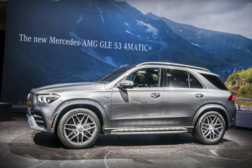 An exclusive look at the world premieres, a relaxed atmosphere and plenty of room to chat: Ahead of the press days at the Geneva International Motor Show, Mercedes-Benz tells an invited audience of media representatives about the world premieres scheduled for one of the industry’s most important  shows. Focal points included the presentation of the facelifted GLC, the AMG GLE 53 4MATIC+ (fuel consumption combined: 9.3 l/100 km; CO2 emissions combined: 212 g/km)1 and the AMG GT R Roadster (fuel consumption combined: 12.5 l/100 km; CO2 emissions combined: 284 g/km).
