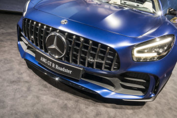 An exclusive look at the world premieres, a relaxed atmosphere and plenty of room to chat: Ahead of the press days at the Geneva International Motor Show, Mercedes-Benz tells an invited audience of media representatives about the world premieres scheduled for one of the industry’s most important  shows. Focal points included the presentation of the facelifted GLC, the AMG GLE 53 4MATIC+ (fuel consumption combined: 9.3 l/100 km; CO2 emissions combined: 212 g/km)1 and the AMG GT R Roadster (fuel consumption combined: 12.5 l/100 km; CO2 emissions combined: 284 g/km).