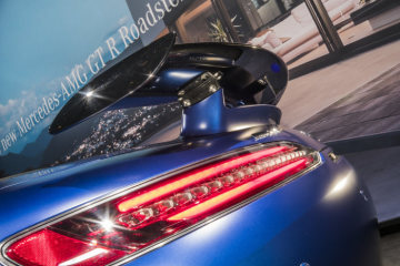 An exclusive look at the world premieres, a relaxed atmosphere and plenty of room to chat: Ahead of the press days at the Geneva International Motor Show, Mercedes-Benz tells an invited audience of media representatives about the world premieres scheduled for one of the industry’s most important  shows. Focal points included the presentation of the facelifted GLC, the AMG GLE 53 4MATIC+ (fuel consumption combined: 9.3 l/100 km; CO2 emissions combined: 212 g/km)1 and the AMG GT R Roadster (fuel consumption combined: 12.5 l/100 km; CO2 emissions combined: 284 g/km).