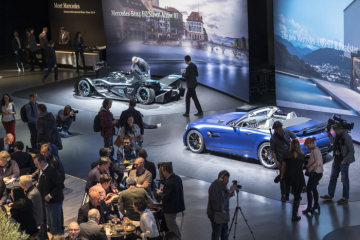 An exclusive look at the world premieres, a relaxed atmosphere and plenty of room to chat: Ahead of the press days at the Geneva International Motor Show, Mercedes-Benz tells an invited audience of media representatives about the world premieres scheduled for one of the industry’s most important  shows. Focal points included the presentation of the facelifted GLC, the AMG GLE 53 4MATIC+ (fuel consumption combined: 9.3 l/100 km; CO2 emissions combined: 212 g/km)1 and the AMG GT R Roadster (fuel consumption combined: 12.5 l/100 km; CO2 emissions combined: 284 g/km).