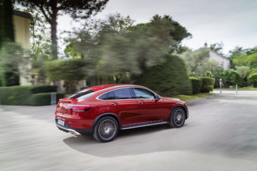 Mercedes-Benz GLC Coupé (C253), AMG Line, 2019, designo hyacinth red metallic, designo leather platinum white pearl / black
