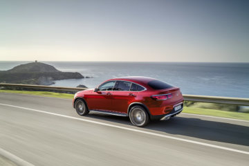 Mercedes-Benz GLC Coupé (C253), AMG Line, 2019, designo hyacinth red metallic, designo leather platinum white pearl / black